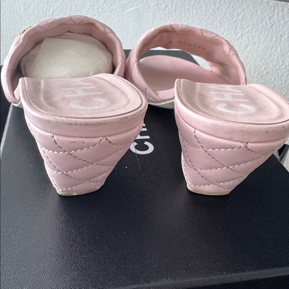 CHANEL CC Diamond Light Pink Quilted Mules Size 38 - Picture 5 of 16